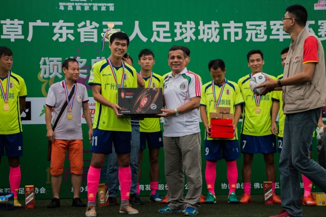 欧冠本菲卡前锋含冤停赛 皇马陷歧视风波难大胜